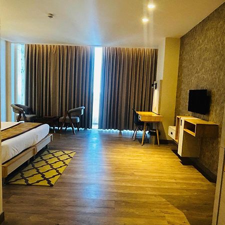 Hotel Sakura Gold Гургаон Экстерьер фото