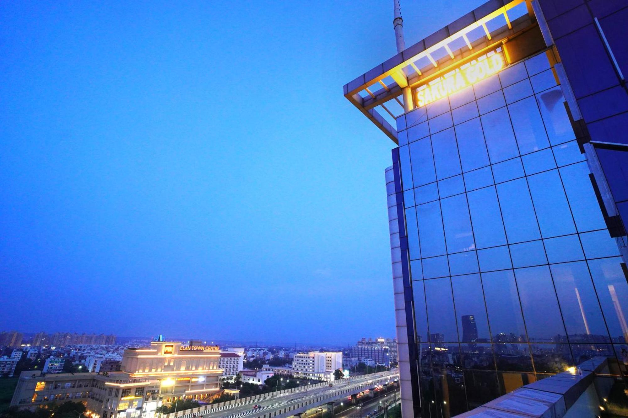 Hotel Sakura Gold Гургаон Экстерьер фото