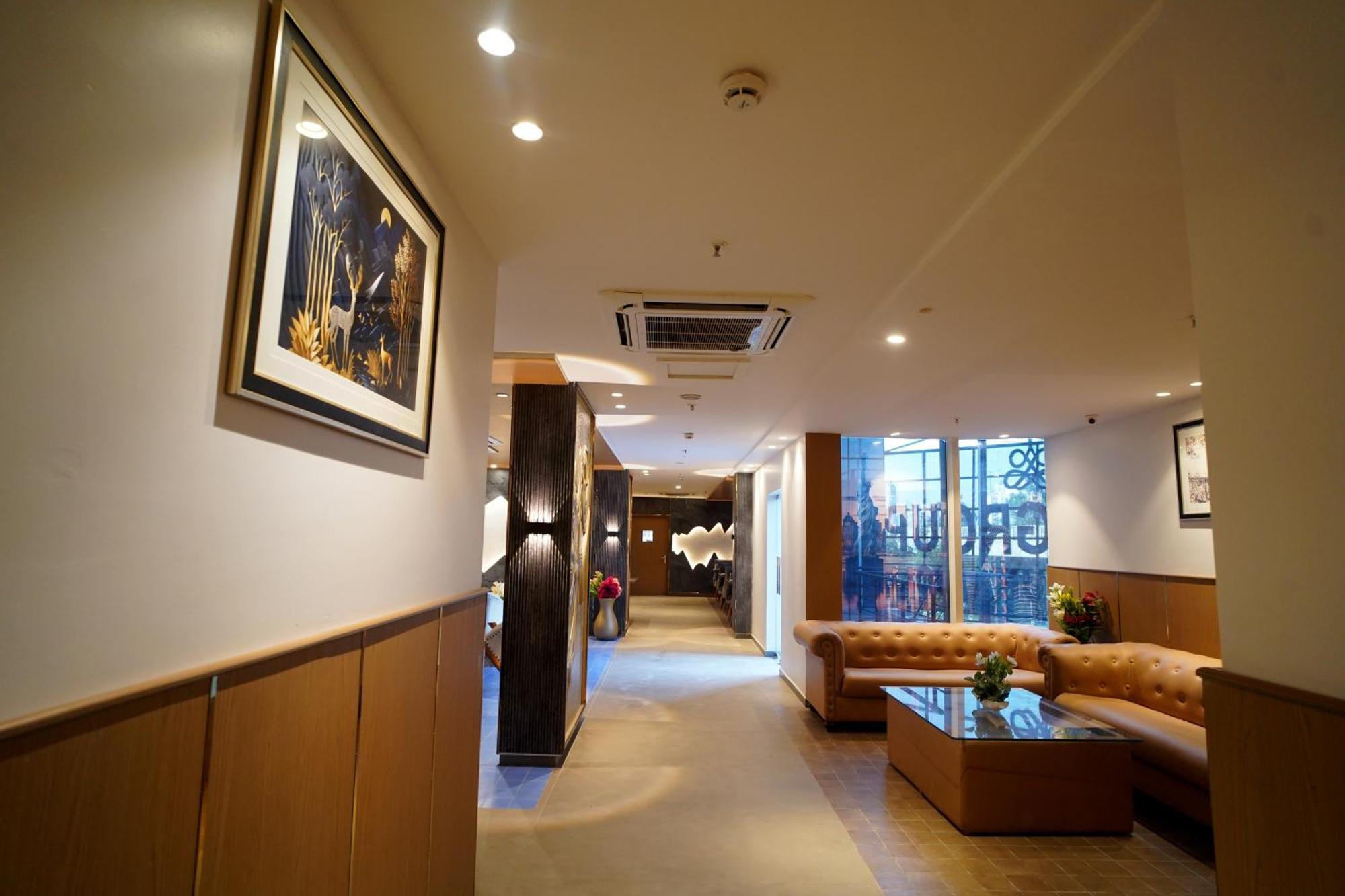 Hotel Sakura Gold Гургаон Экстерьер фото