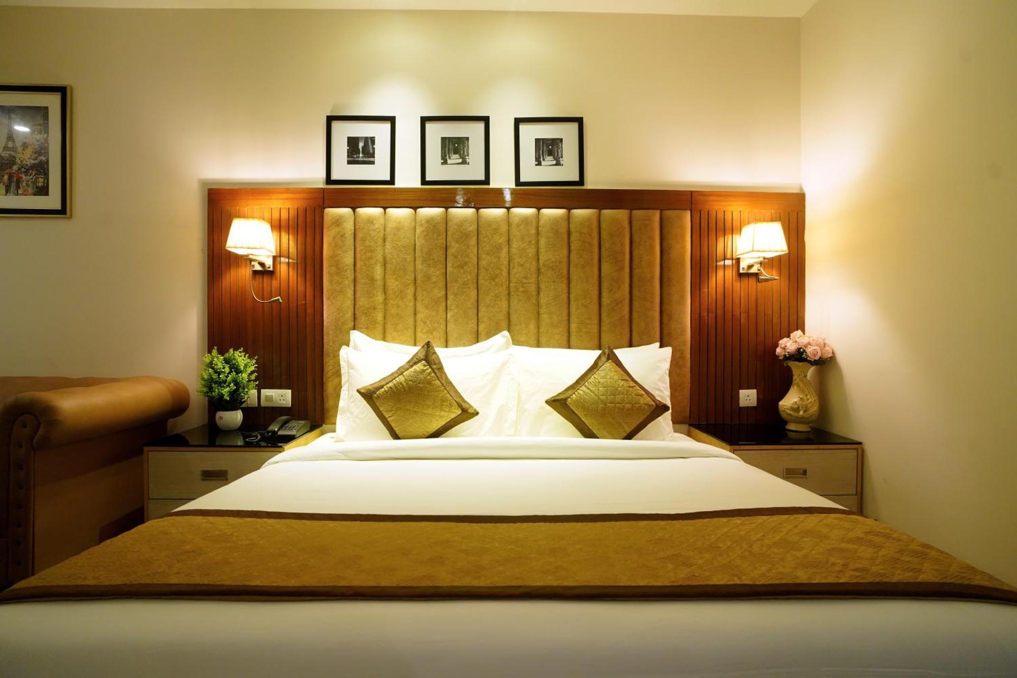 Hotel Sakura Gold Гургаон Экстерьер фото