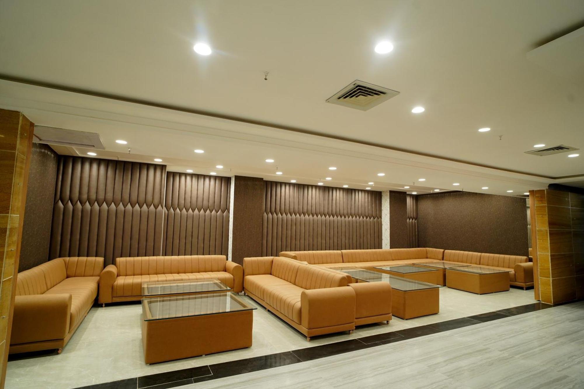 Hotel Sakura Gold Гургаон Экстерьер фото