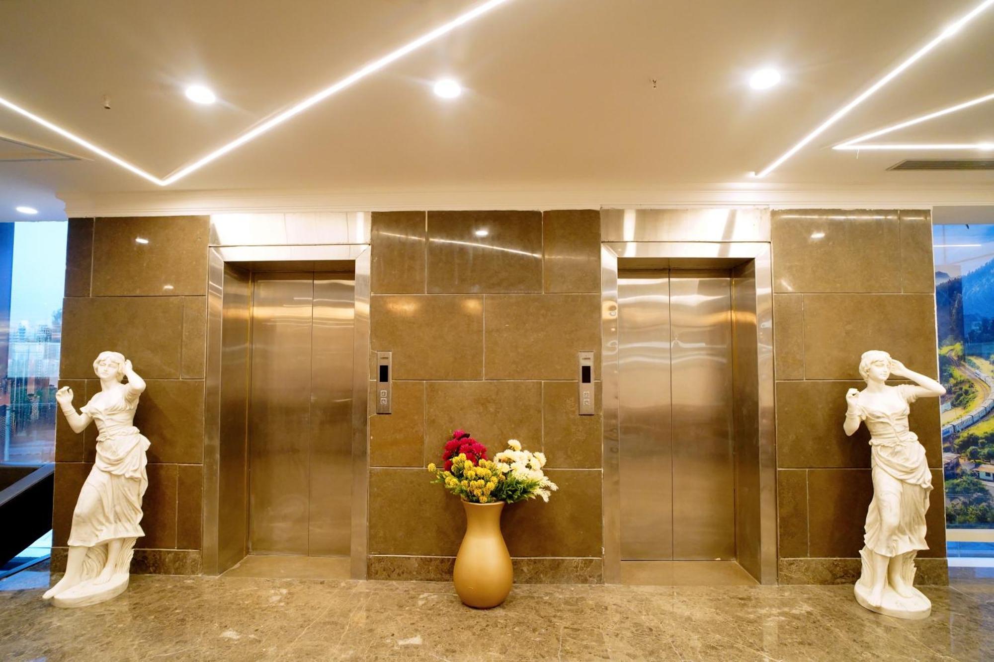 Hotel Sakura Gold Гургаон Экстерьер фото