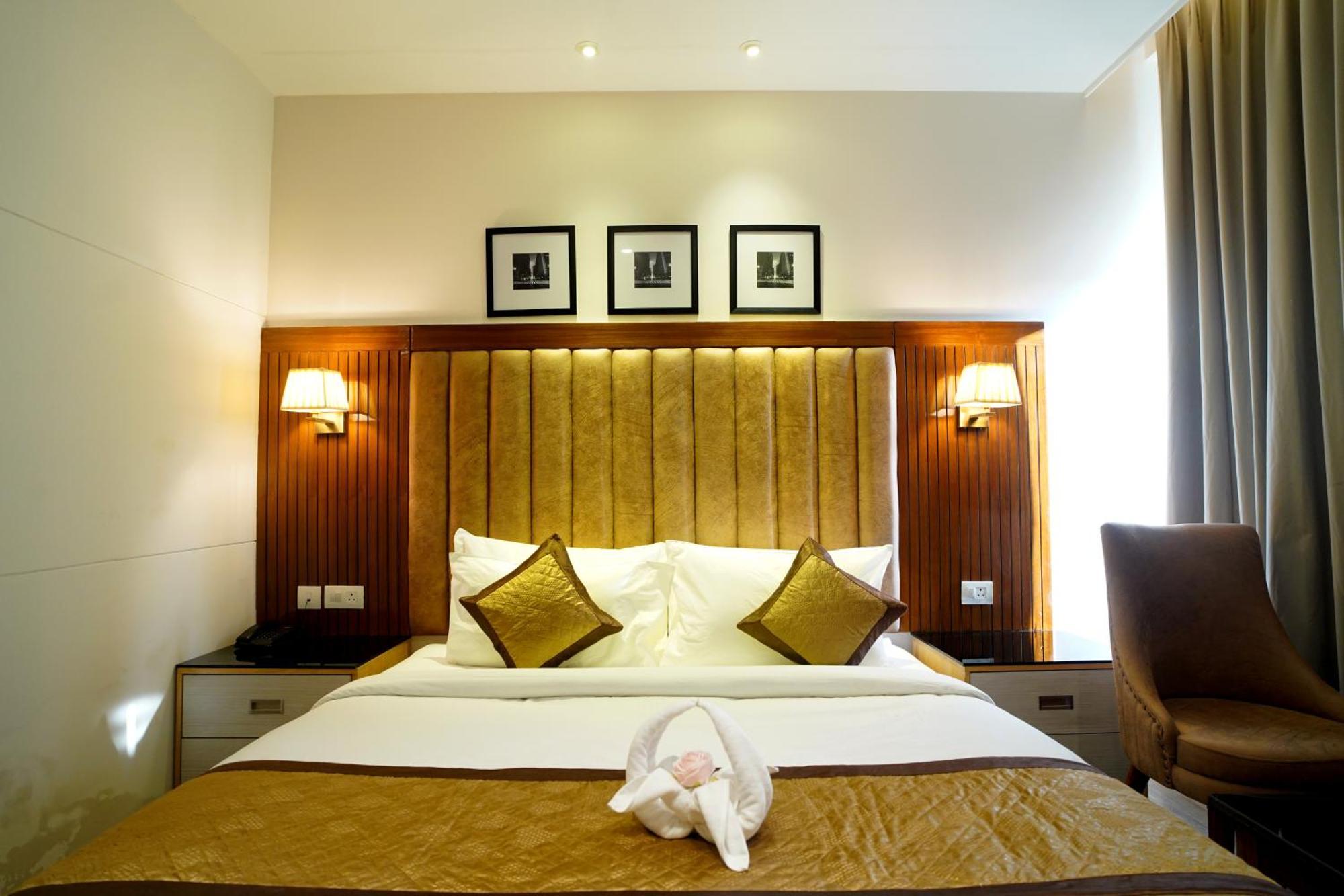 Hotel Sakura Gold Гургаон Экстерьер фото