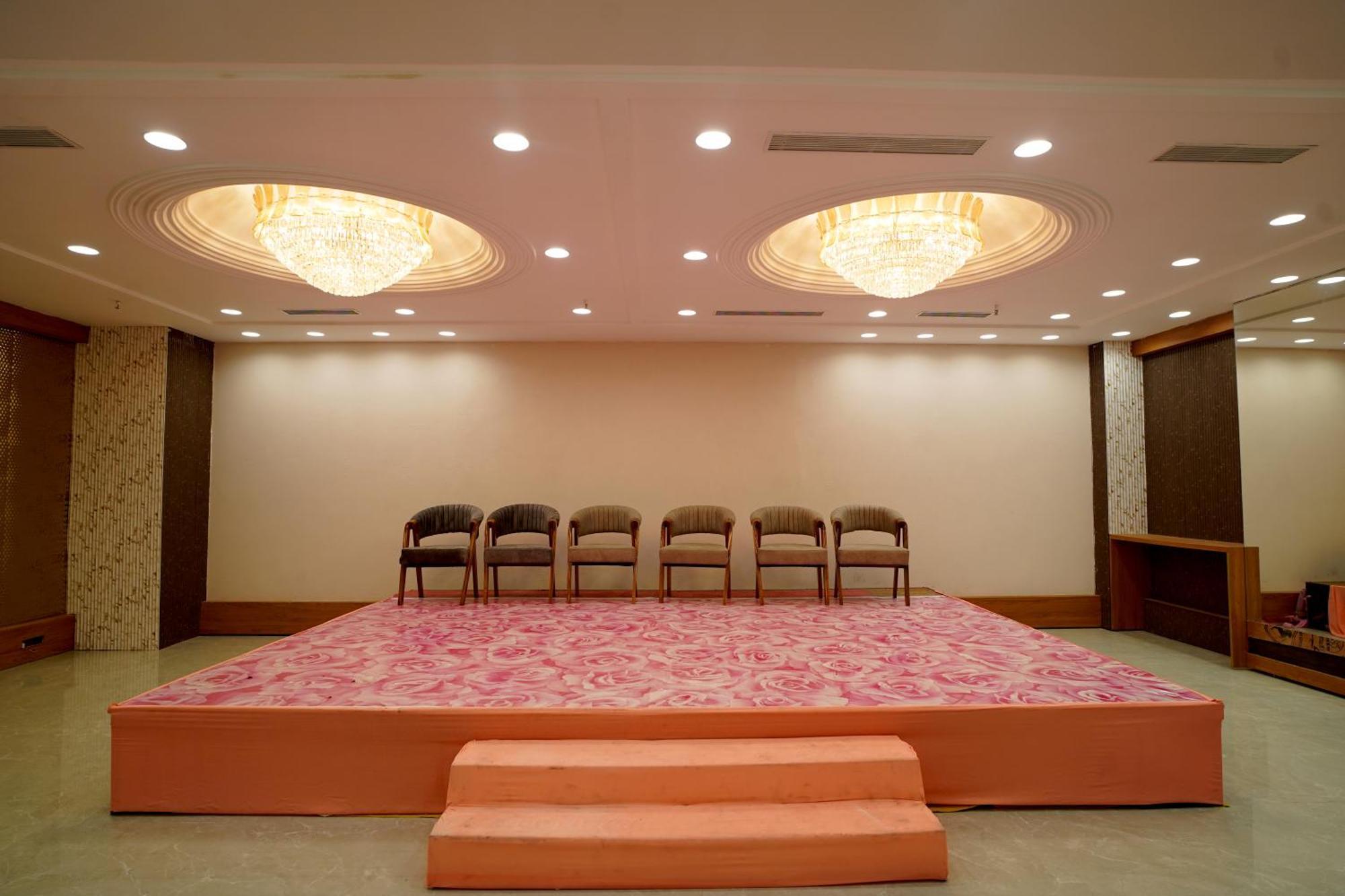 Hotel Sakura Gold Гургаон Экстерьер фото