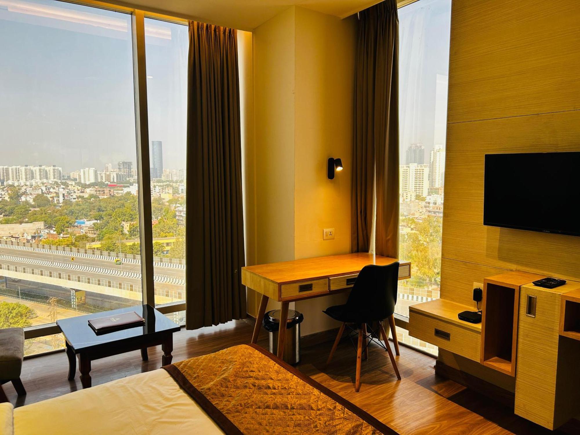 Hotel Sakura Gold Гургаон Экстерьер фото