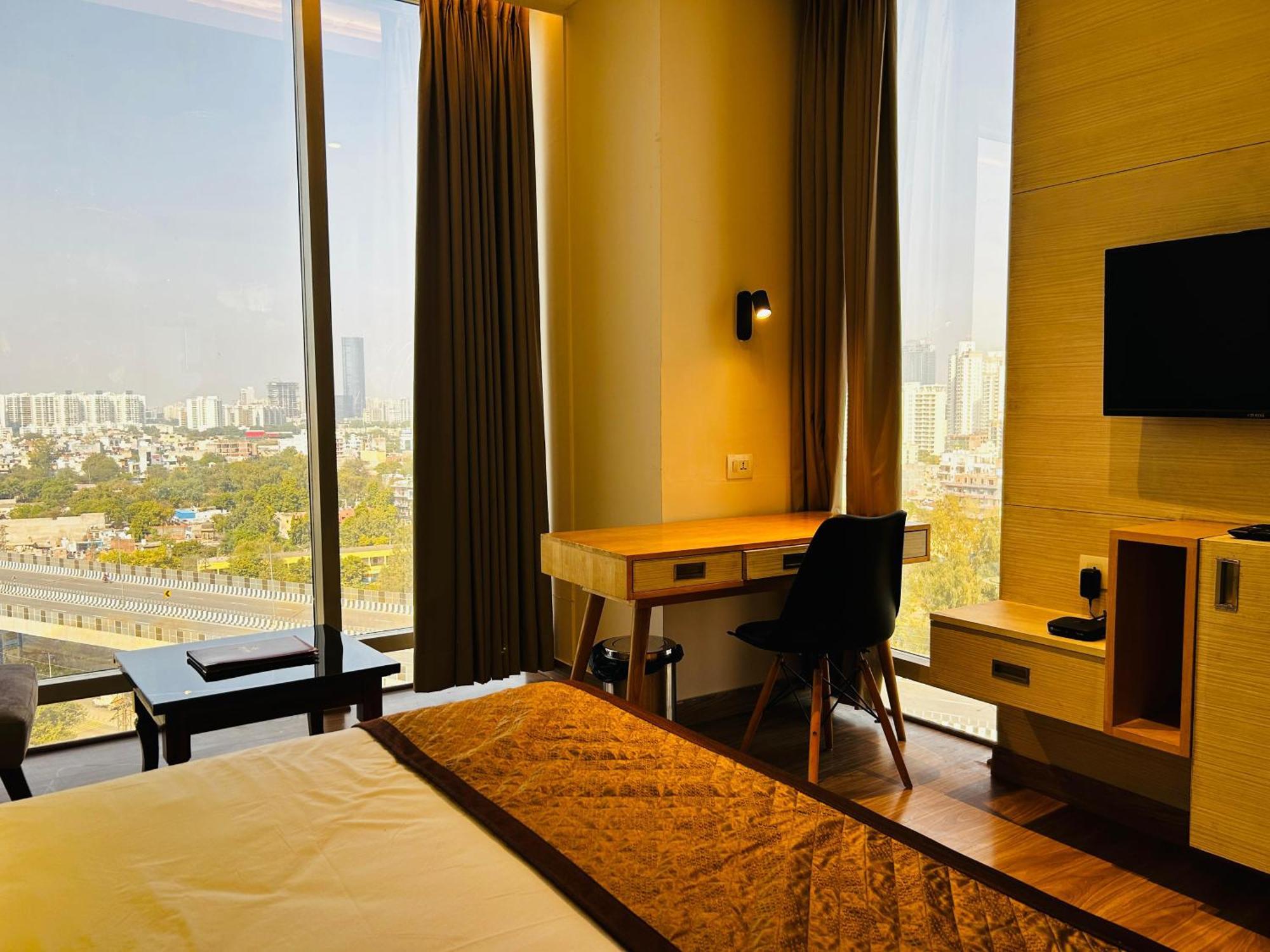 Hotel Sakura Gold Гургаон Экстерьер фото