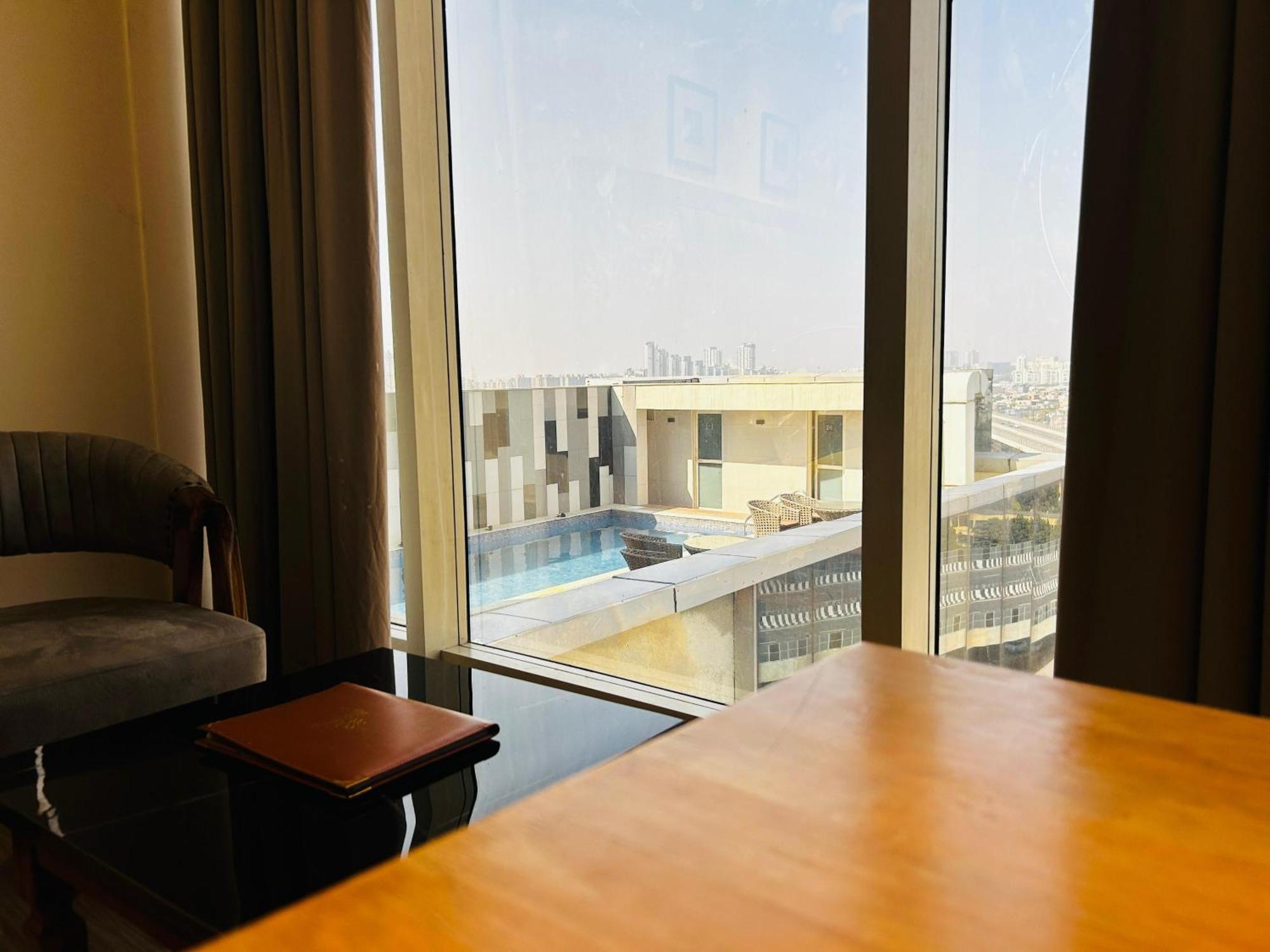 Hotel Sakura Gold Гургаон Экстерьер фото