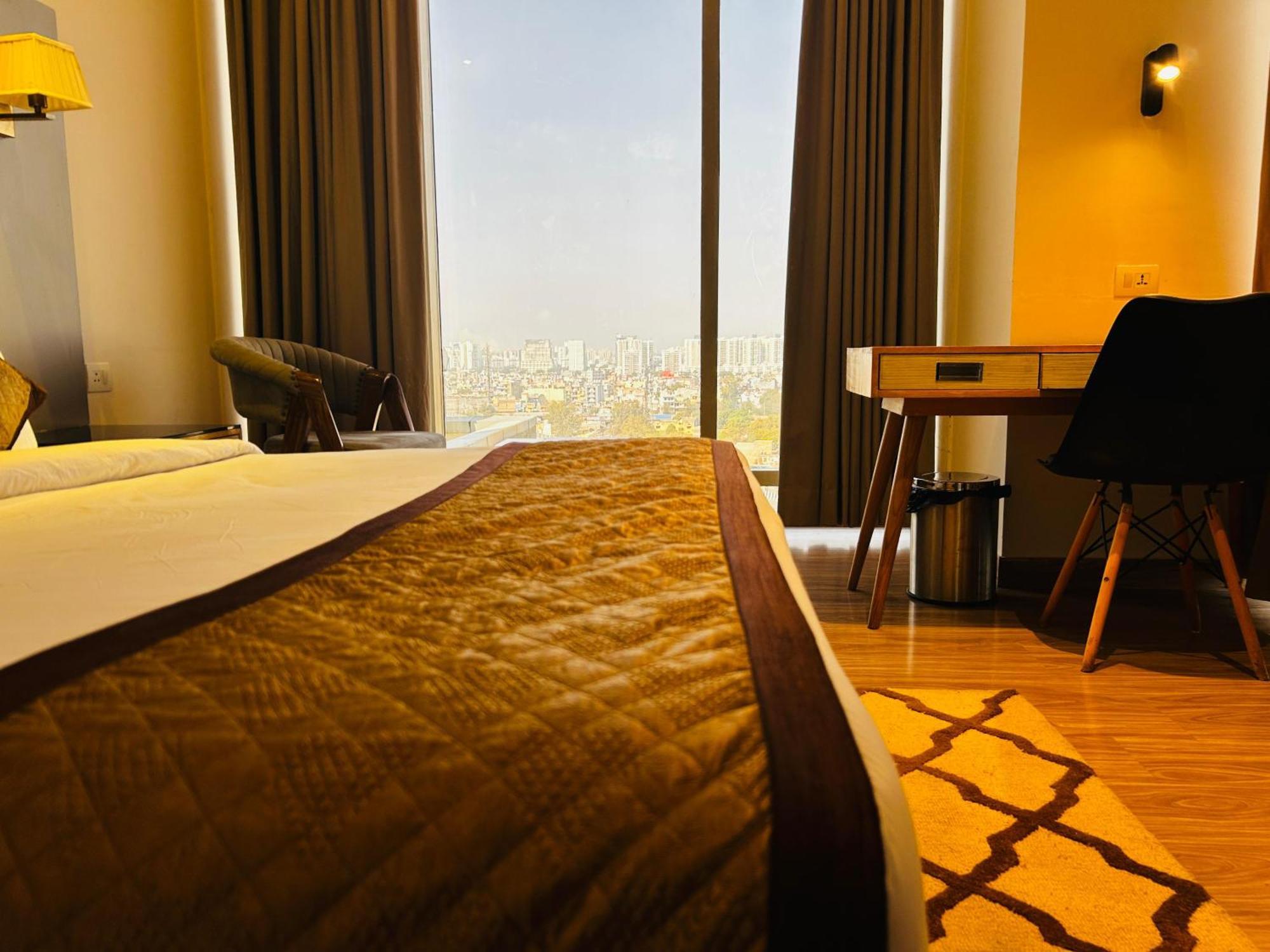 Hotel Sakura Gold Гургаон Экстерьер фото