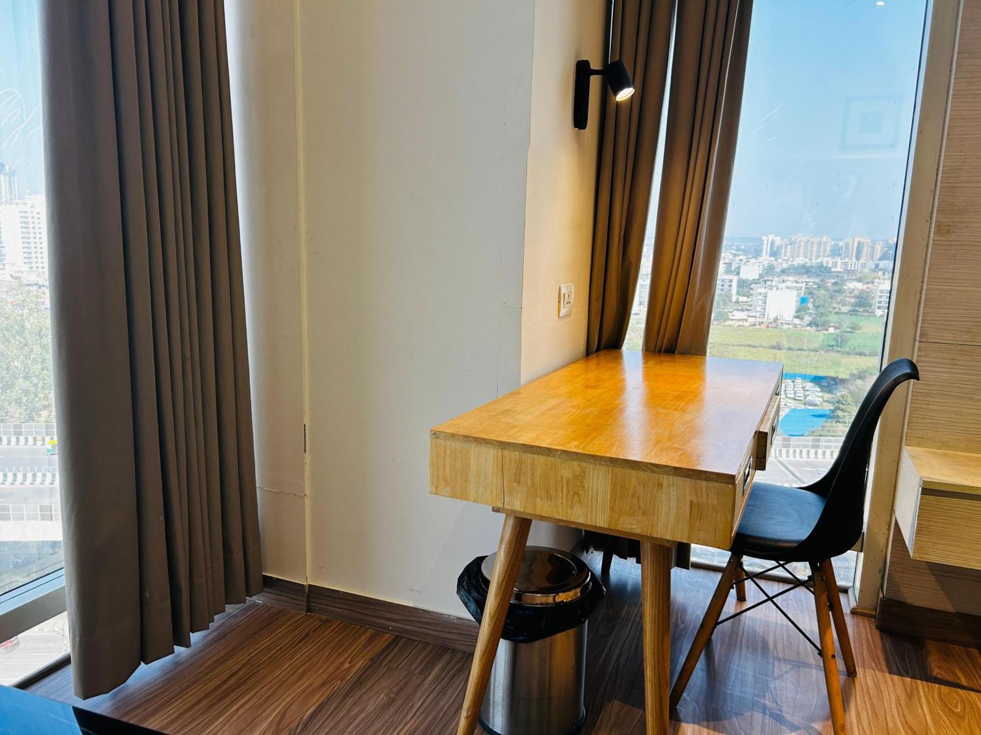 Hotel Sakura Gold Гургаон Экстерьер фото